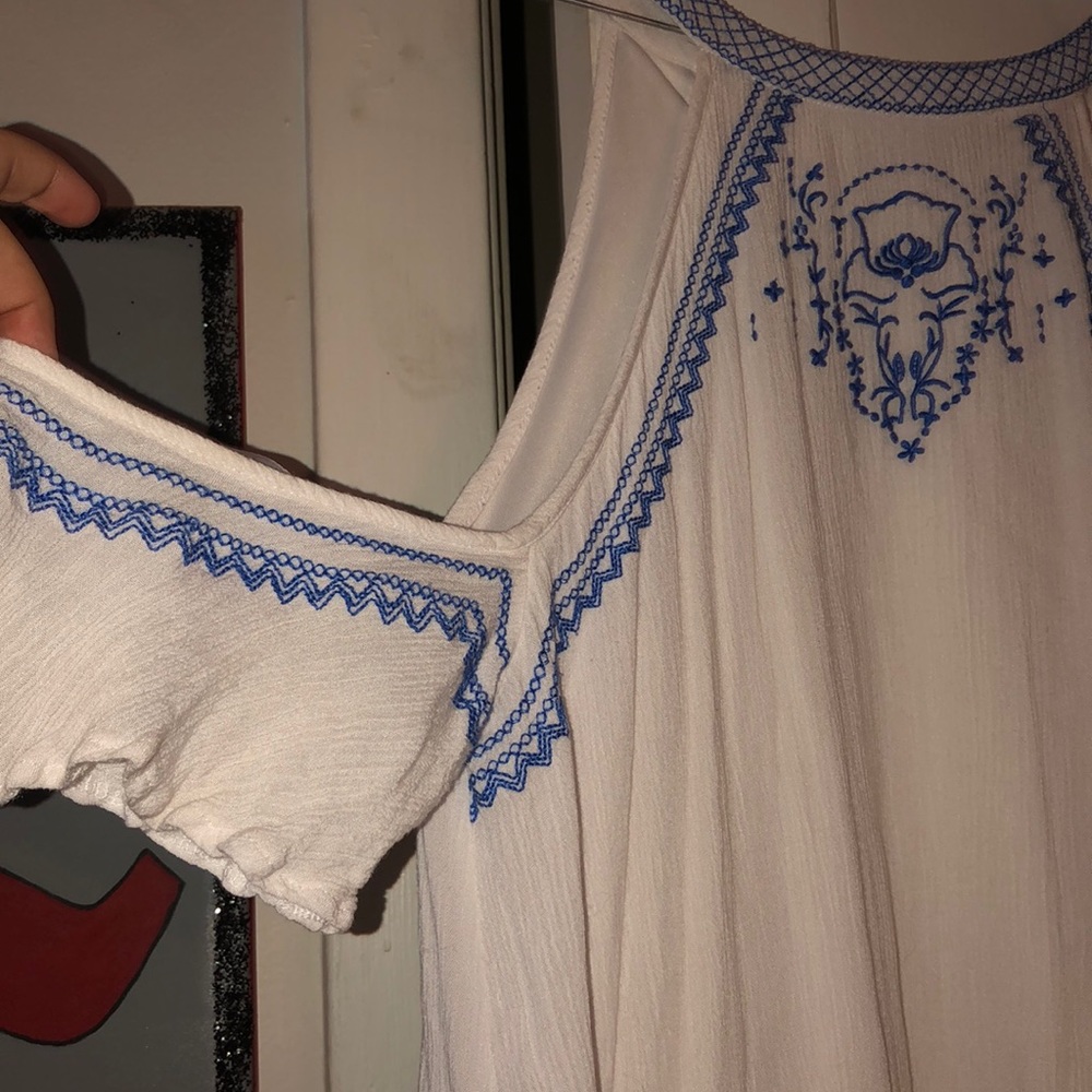 White lace detail dress